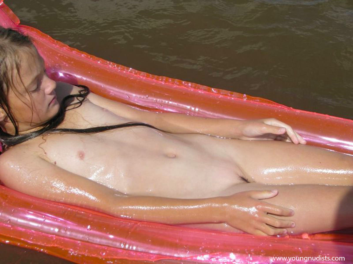 Naturism family nude rest new gallery photo [純粋なヌーディズム]