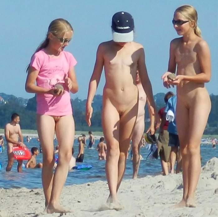 Naturism family nude rest new gallery photo [純粋なヌーディズム]